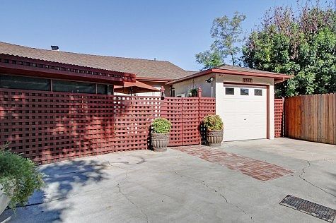 1st image of 2662 Banbury Pl