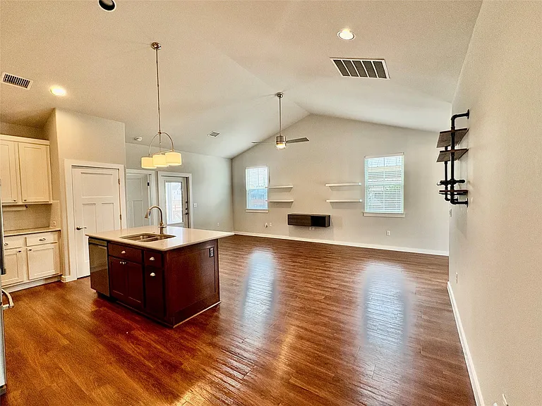 241 Rose Dr #B — Photo 7