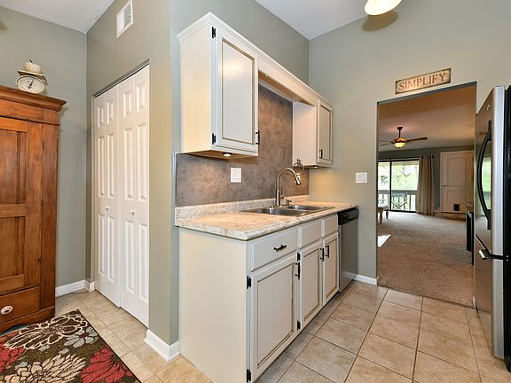 3rd image of 95 Olesen Dr APT 3P
