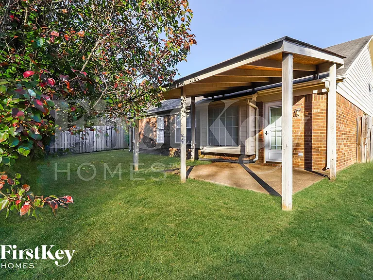 1411 Carlton Ridge Dr — Photo 18