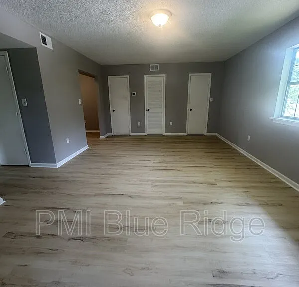 2020 Somerset Dr #4 — Photo 7