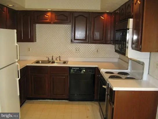 4485 Regalwood Ter — Photo 9