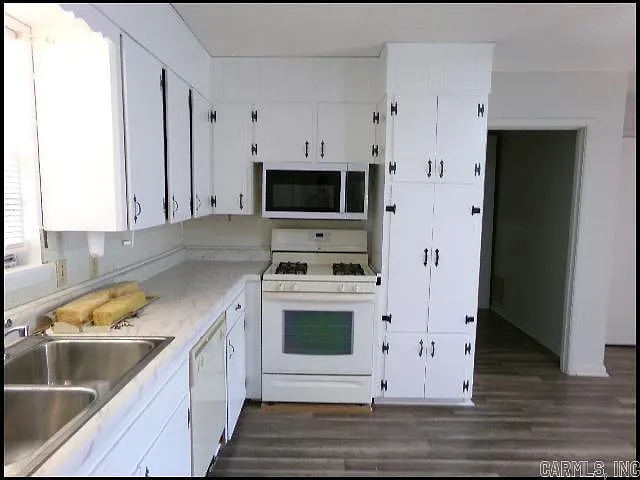 701 N Buchanan St — Photo 8