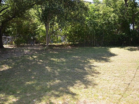 4th image of 1205 Huddleston Dr