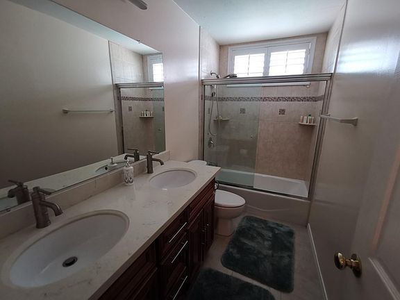 4th image of 22543 Hartland St