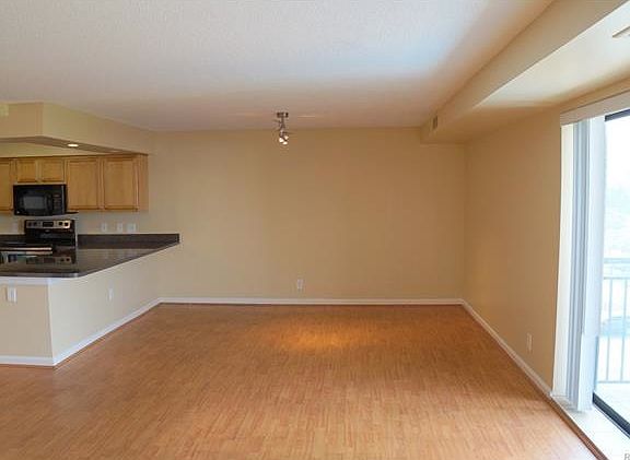 4th image of 16400 N Park Dr #518