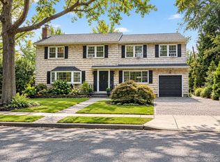 37 Bayberry Ave, Garden City, NY 11530