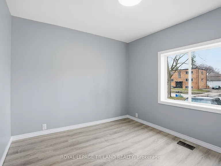 151 Waterloo St — Photo 17