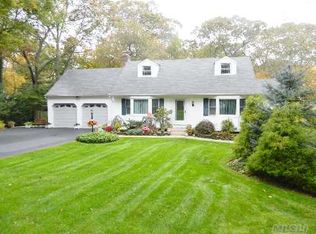 17 New Mill Rd, Smithtown, NY 11787