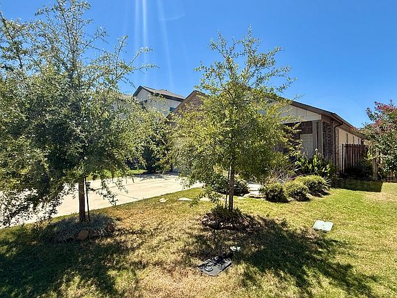 2nd image of 136 Nogalito Way