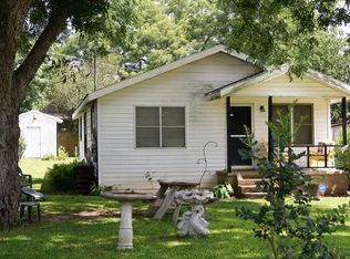 16 Martin Luther King Dr, Elgin, TX 78621