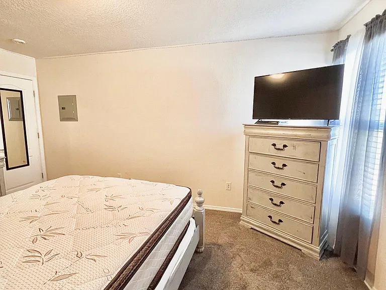 10919 Fort Point Ln NE — Photo 41