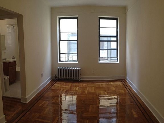 5th image of 2841 34th St APT 33