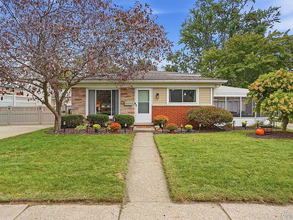 28282 Couzens Ave, photo 27