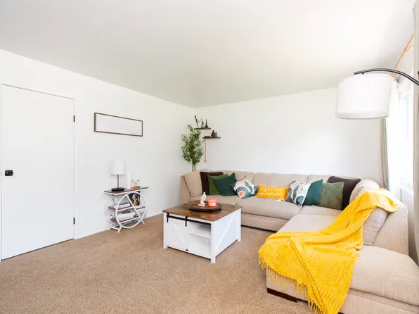 3301 Cabot Dr, South Bend, IN 46635