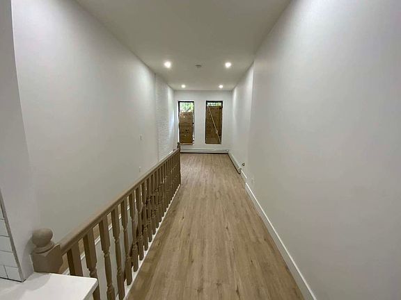 3rd image of 193 Jefferson Ave #1B