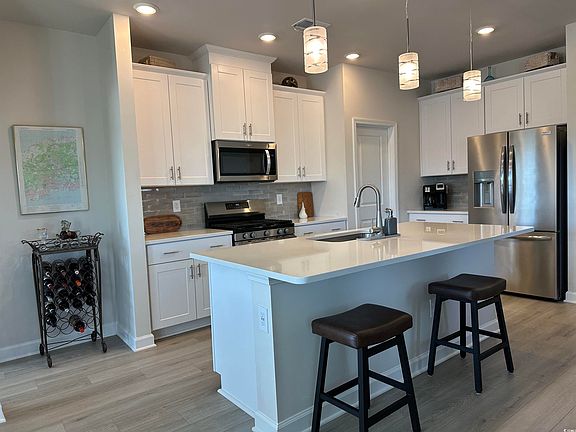 5th image of 435 Rollins Dr.