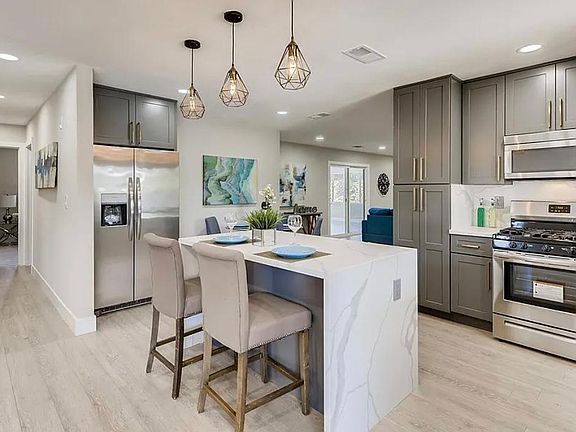 5th image of 8412 Carlton Oaks Dr