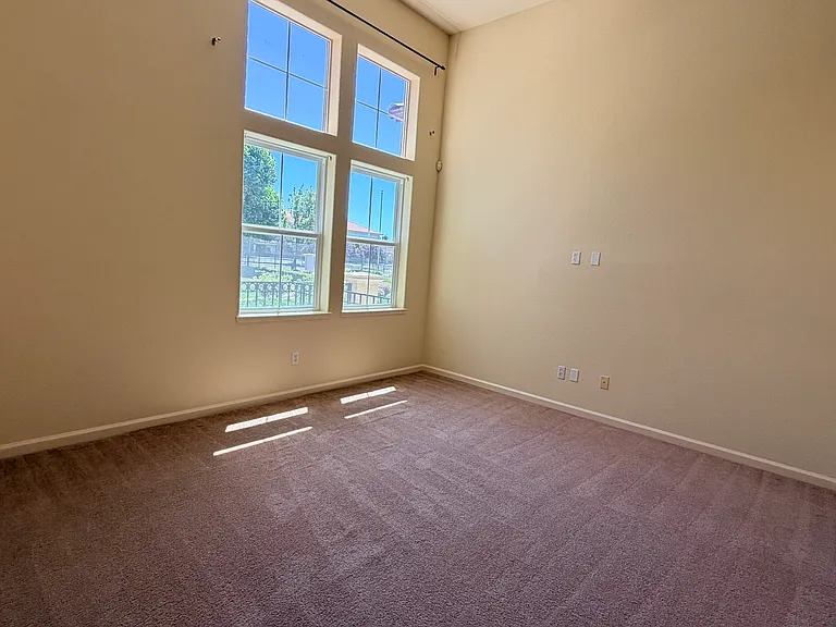 217 Santa Barbara St — Photo 31