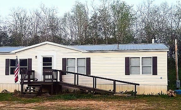 3 BR 2 BA 7 acres on a creek