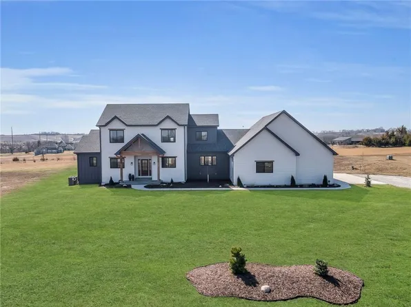 881 N 1684th Rd, Lawrence, KS 66049