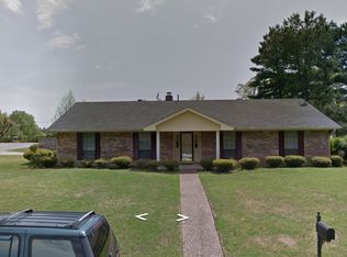 1 Foxcroft Ln, Pine Bluff, AR 71603
