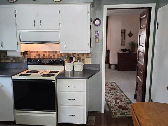 5th image of 327 Carrington St