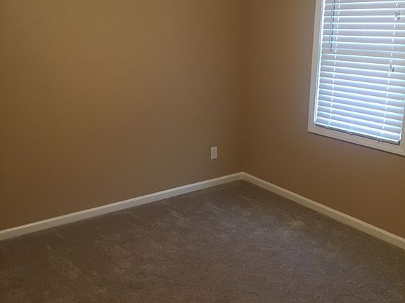 2nd image of 907 Pear St APT D
