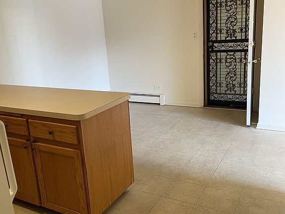 4th image of 4409 W 95th St