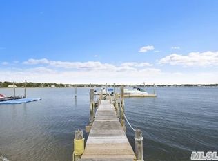 71 W Tiana Rd, Hampton Bays, NY 11946