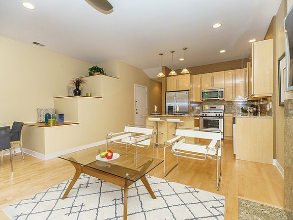 4th image of 867 N Hermitage Ave #2