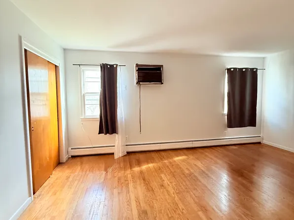 176 Kennedy Boulevard image 3 of 9