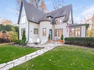 421 Sylvan Rd, Lake Bluff, IL 60044