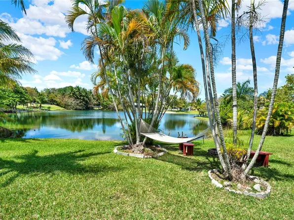 21420 SW 97th Pl, Cutler Bay, FL 33189