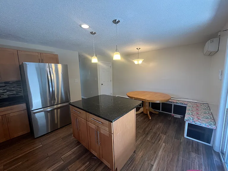 798 Canterbury St — Photo 3