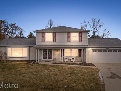 27464 E Skye Dr, Farmington Hills, MI, 48334