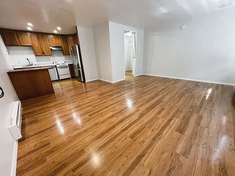 405 Piccadilly Pl #25 — Photo 3