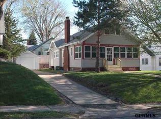 5615 Pierce St, Omaha, NE 68106