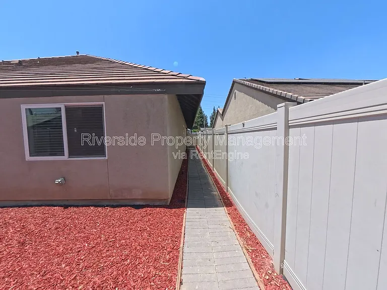 2921 Gibson St — Photo 39