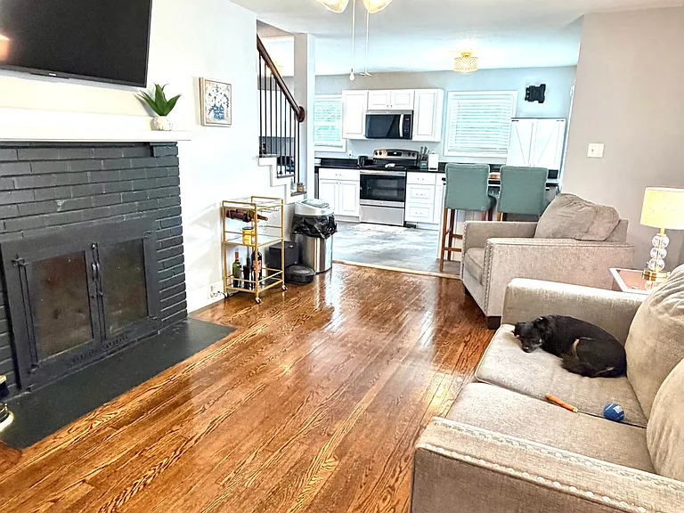 258 E Moody Ave — Photo 58