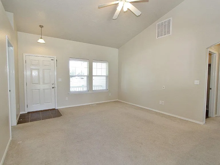 2525 N Blueblossom Dr — Photo 8