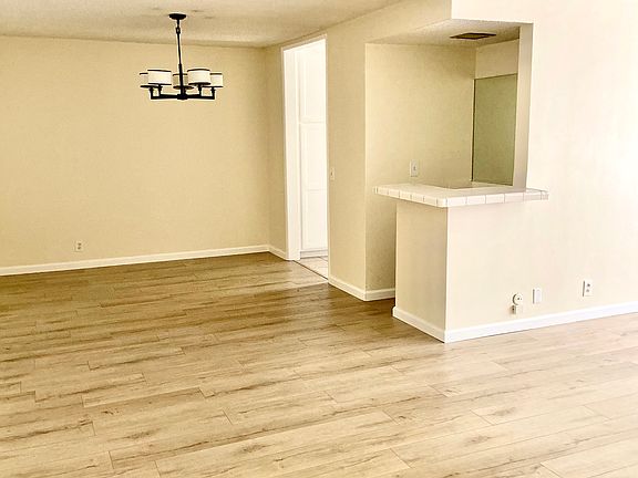 3rd image of 1420 Rexford Dr #7