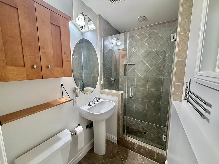 208 Seaview St — Photo 18