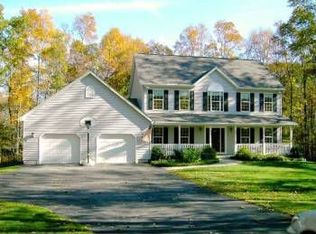 40 Lochdale Dr, Oakdale, CT 06370