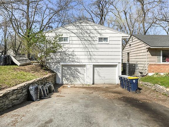 5th image of 3116 E Gregory Blvd