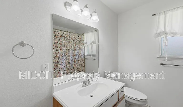 1233 Hollyhock Ln — Photo 28