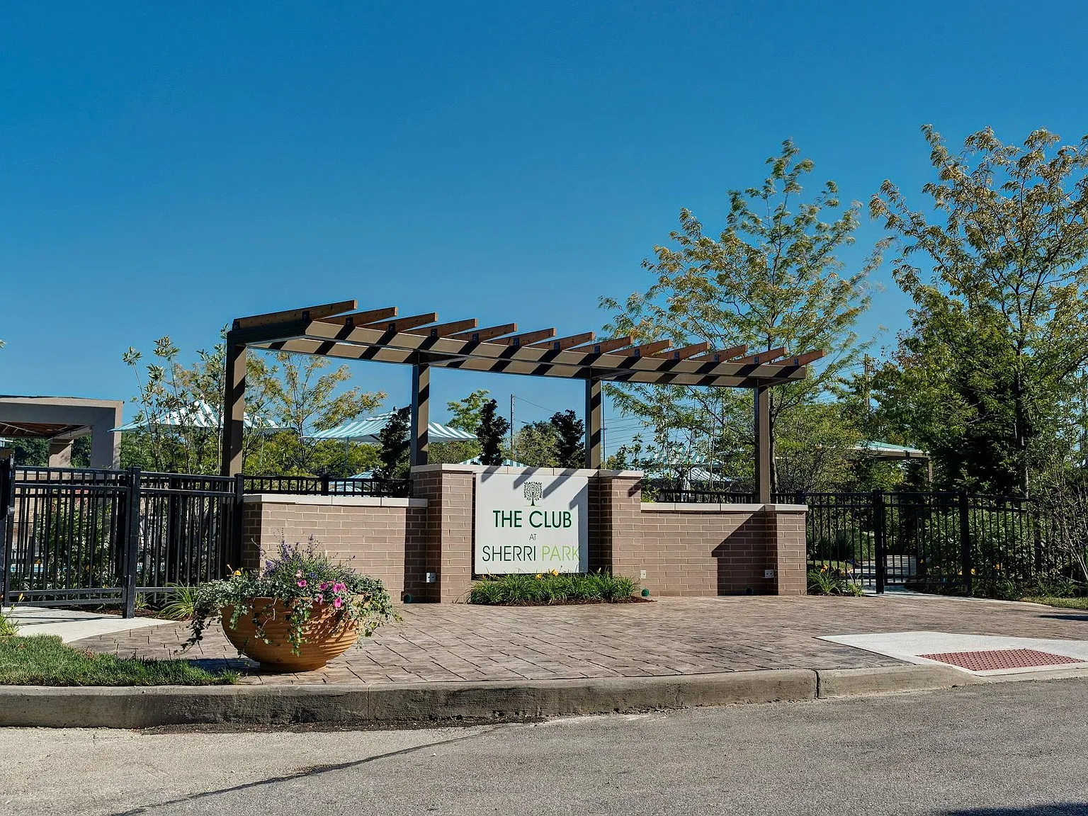 Sherri Park Apartments — Photo 4