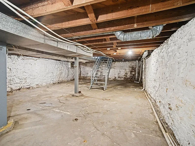 5114 Brooklyn Ave — Photo 11