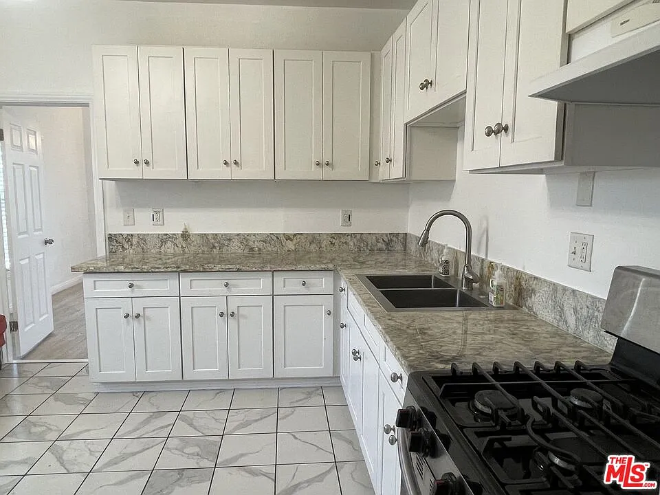 2 bed, 1.0 bath, 798 sqft, $2,000 — Photo 2