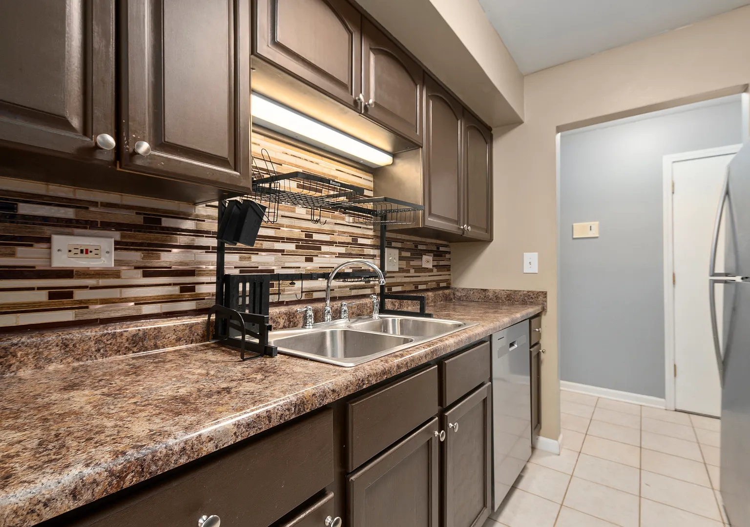 2 bed, 950 sqft, $1,995 — Photo 4